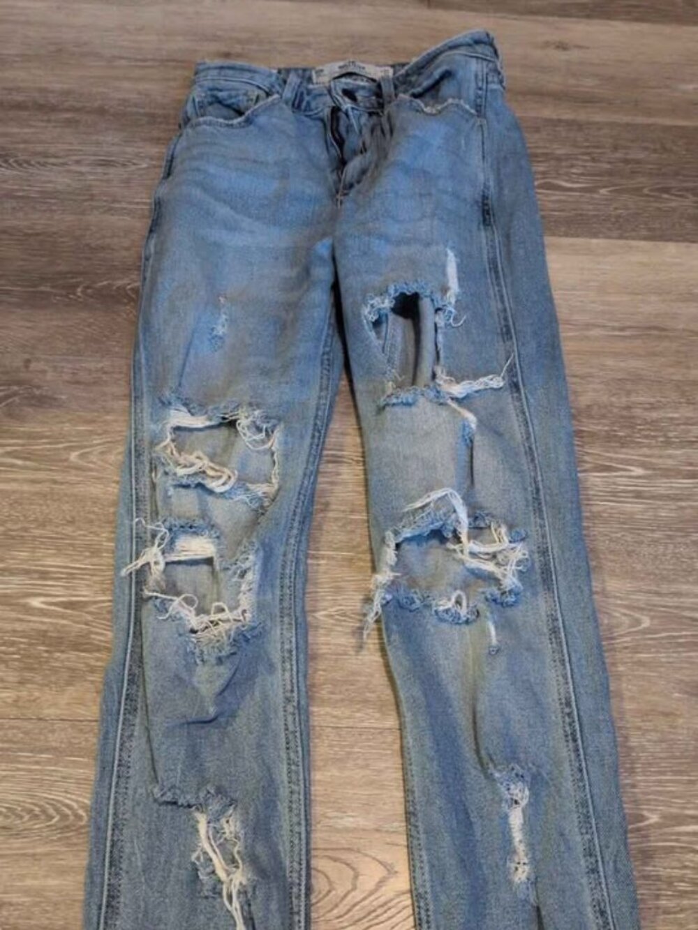 Hollister Distressed Curvy High-Rise Mom Jean W23 L27 00r